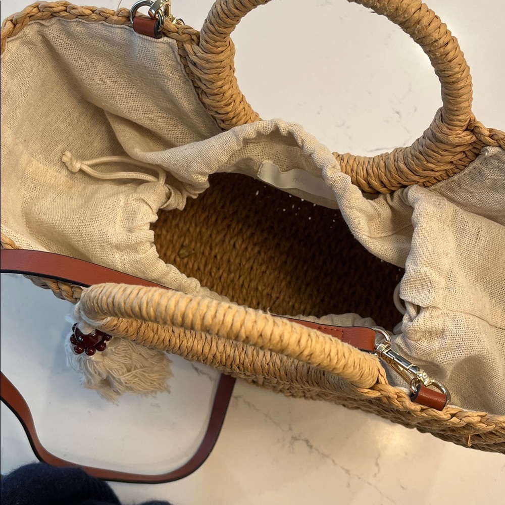Chic Tan Woven Tote Bag. H&M raffia summer bag with tassel and shoulder strap. - Picture 4 of 6